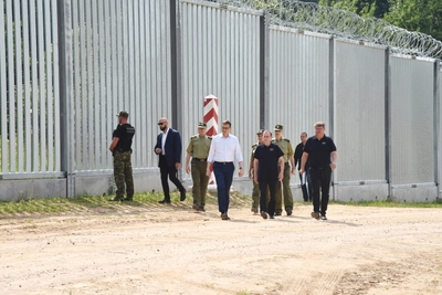 Konferencja prasowa przy barierze na granicy z Bialorusią 