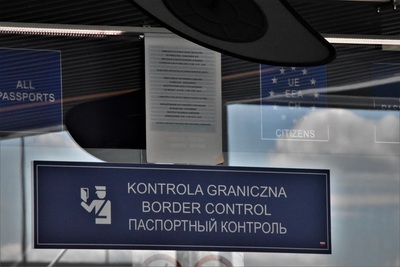 znak informacyjny z napisem kontrola graniczna 