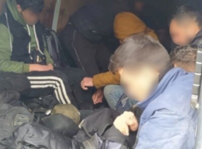 Zatrzymani cudzoziemcy podróżowali w przestrzeni bagażowej 