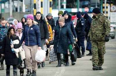 Funkcjonariusze SG pomagają obywatelom UA 