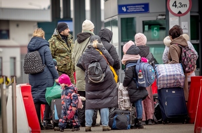 Funkcjonariusze SG pomagają obywatelom UA 