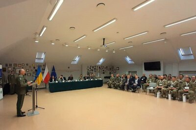 Uroczystość przekazania psów saperskich ukraińskim żołnierzom 