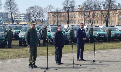 Przekazanie nowych samochodów terenowych dla SG 