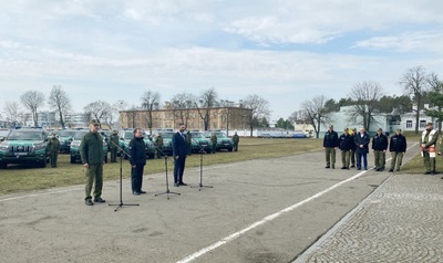 Przekazanie nowych samochodów terenowych dla SG 