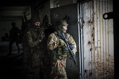 Funkcjonariusze WZD ćwiczą z żołnierzami WOT i 3 Regimentu Rangers z UK 