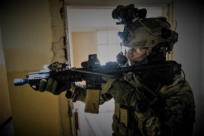 Funkcjonariusze WZD ćwiczą z żołnierzami WOT i 3 Regimentu Rangers z UK 