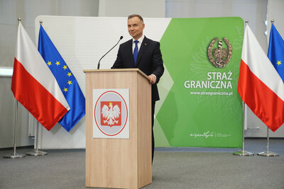 Prezydent RP przemawia w trakcie uroczystości podpisania ustawy umożliwiającej powołanie Wyższej Szkoły Straży Granicznej 