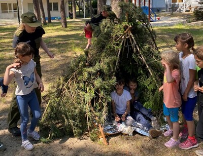 Dzieci w trakcie zajęć 1 edycji Warsztatów Survivalowych dla dzieci uchodźców wojennych z Ukrainy 