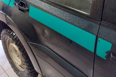 Uszkodzenia pojazdów w wyniku ataków na granicy polsko-białoruskiej