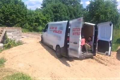 zatrzymane auto z cudzoziemcami 