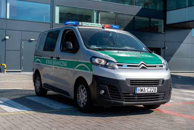 auto służbowe SG na lotnisku 