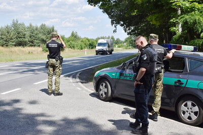 Funkcjonariusze w trakcie wspólnych, polsko-niemieckich działań kontrolnych 