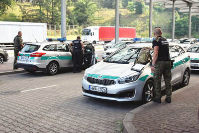 Funkcjonariusze w trakcie wspólnych, polsko-niemieckich działań kontrolnych 