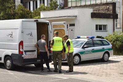 Funkcjonariusze w trakcie wspólnych, polsko-niemieckich działań kontrolnych 