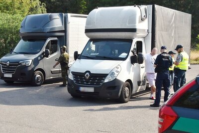 Funkcjonariusze w trakcie wspólnych, polsko-niemieckich działań kontrolnych 