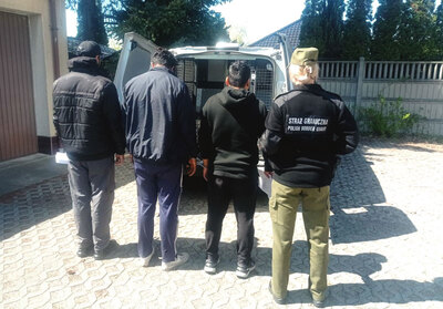 Funkcjonariuszka SG zatrzymuje cudzoziemców 