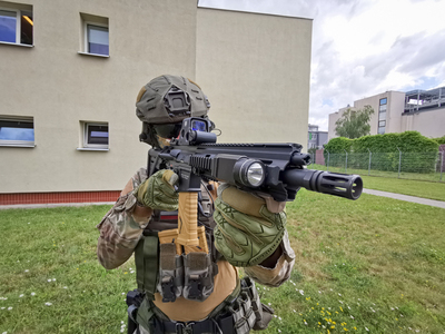 karabinek HK 416 wyposażony w celownik holograficzny Eotech EXPS 3.0 