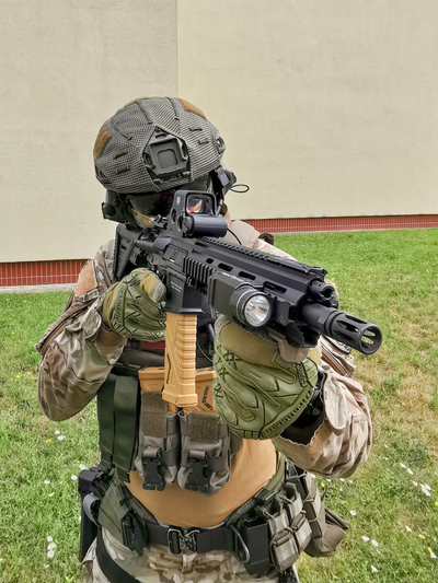 karabinek HK 416 wyposażony w celownik holograficzny Eotech EXPS 3.0 
