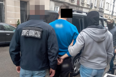 Funkcjonariusze zatrzymują członków międzynarodowej grupy przestępczej 