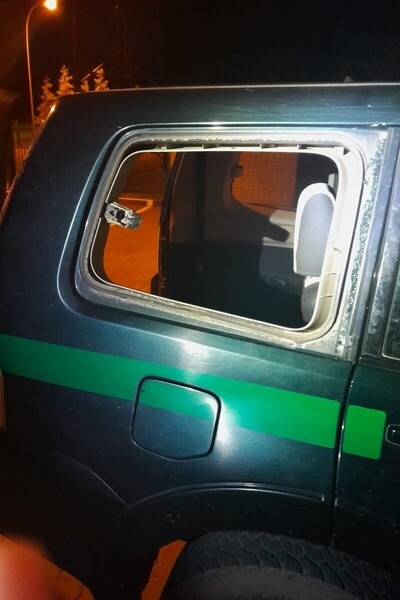 Uszkodzenia pojazdów w wyniku ataków na granicy polsko-białoruskiej 