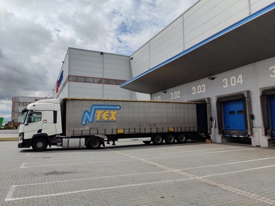 Naczepa samochodu ciężarowego 