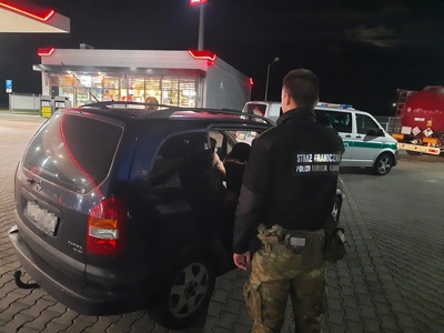 zatrzymane auto, funkcjonariusz SG 