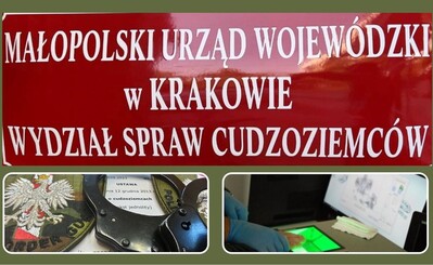 tablica z napisem: Małopolski Urząd Wojewódzki w Krakowie Wydział Spraw Cudzoziemców 