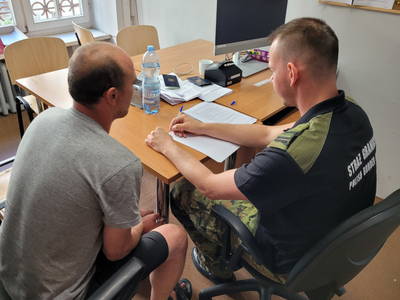 Funkcjonariusze SG zatrzymują cudzoziemca 