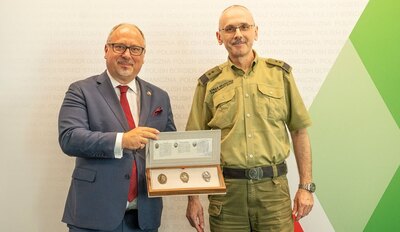 Komendant Główny SG gen. dyw. SG Tomasz Praga i Szef Służby Zagranicznej Arkady Rzegocki podpisali porozumienie o współpracy 