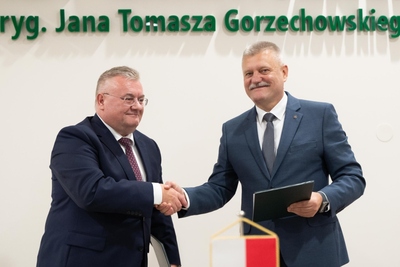 Zastępcy Szefów Służb Granicznych - podziękowania po podpisaniu protokołu wieńczącego spotkanie 