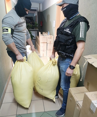 Zabezpieczone papierosy i krajanka tytoniowa 