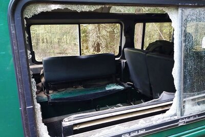 Wybita szyba w służbowym samochodzie SG