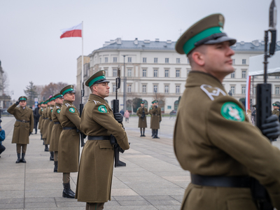 Uroczysta zmiana posterunku honorowego przy Grobie Nieznanego Żołnierza