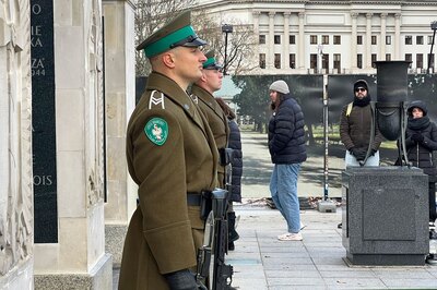 Uroczysta zmiana warty przed Grobem Nieznanego Żołnierza 