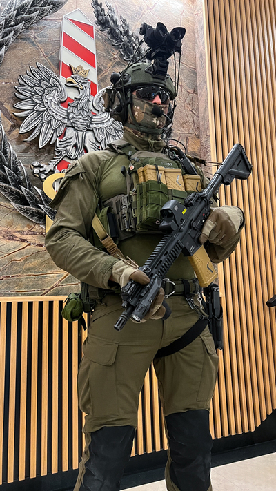 Nowe mundury funkcjonariuszy SG 