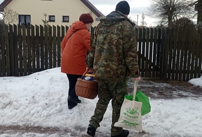 Funkcjonariusze Straży Granicznej pomagają mieszkańcom pogranicza