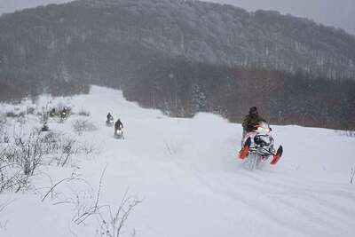Funkcjonariusze SG w czasie szkolenia w ekstremalnych warunkach w Bieszczadach 