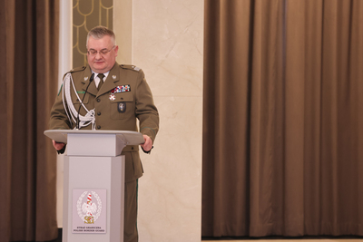Gen. bryg. SG J. Bajger przemawia w czasie uroczystości przejęcia obowiązków przez nowego Zastępcę Komendanta Głównego SG 
