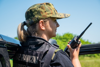 Funkcjonariuszka Straży Granicznej w czasie służby 