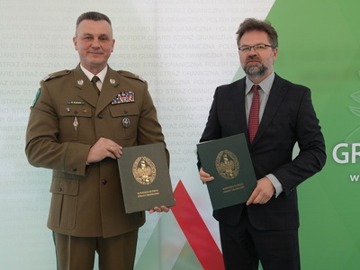 gen. bryg. SG Robert Bagan i sędzia Ryszard Sadlik po podpisaniu porozumienia 
