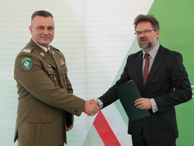gen. bryg. SG Robert Bagan i sędzia Ryszard Sadlik po podpisaniu porozumienia 