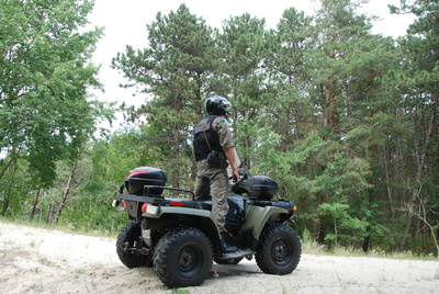 Funkcjonariusz na quadzie Funkcjonariusz na quadzie