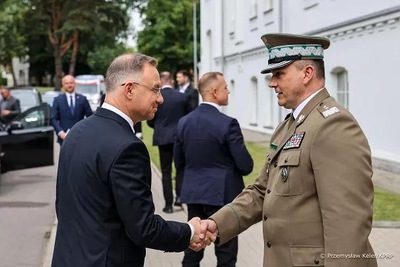 Komendant Główny SG wita Prezydenta RP Fot. Przemysław Keler/KPRP Komendant Główny SG wita Prezydenta RP