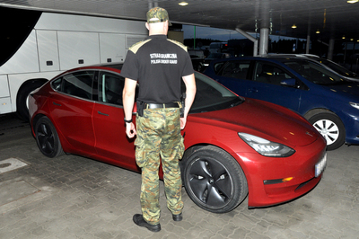 Tesla odzyskana na podkarpackiej granicy Tesla odzyskana na podkarpackiej granicy
