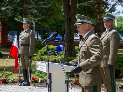 Komendant Warmińsko-Mazurskiego Oddziału Straży Granicznej przemawia podczas uroczystości Komendant Warmińsko-Mazurskiego Oddziału Straży Granicznej przemawia podczas uroczystości