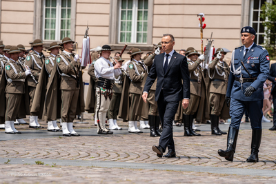 Prezydent RP, Komendant SOP w tle Orkiestra Reprezentacyjna SG Prezydent RP, Komendant SOP w tle Orkiestra Reprezentacyjna SG