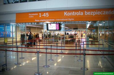 Wnętrze portu lotniczego Wnętrze portu lotniczego