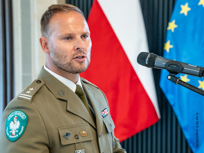 Dyrektor BZD przemawia podczas uroczystości Dyrektor BZD przemawia podczas uroczystości