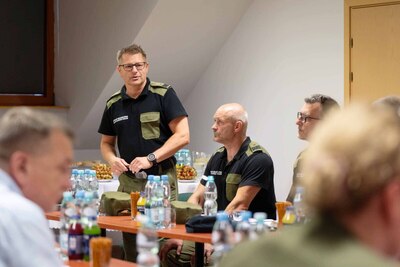 Zastępca Komendanta Głównego Straży Granicznej podczas wizyty Komisji Administracji i Spraw Wewnętrznych na Podkarpaciu Zastępca Komendanta Głównego Straży Granicznej podczas wizyty Komisji Administracji i Spraw Wewnętrznych na Podkarpaciu