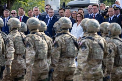 Uczestnicy podczas obchodów Święta Wojska Polskiego Uczestnicy podczas obchodów Święta Wojska Polskiego